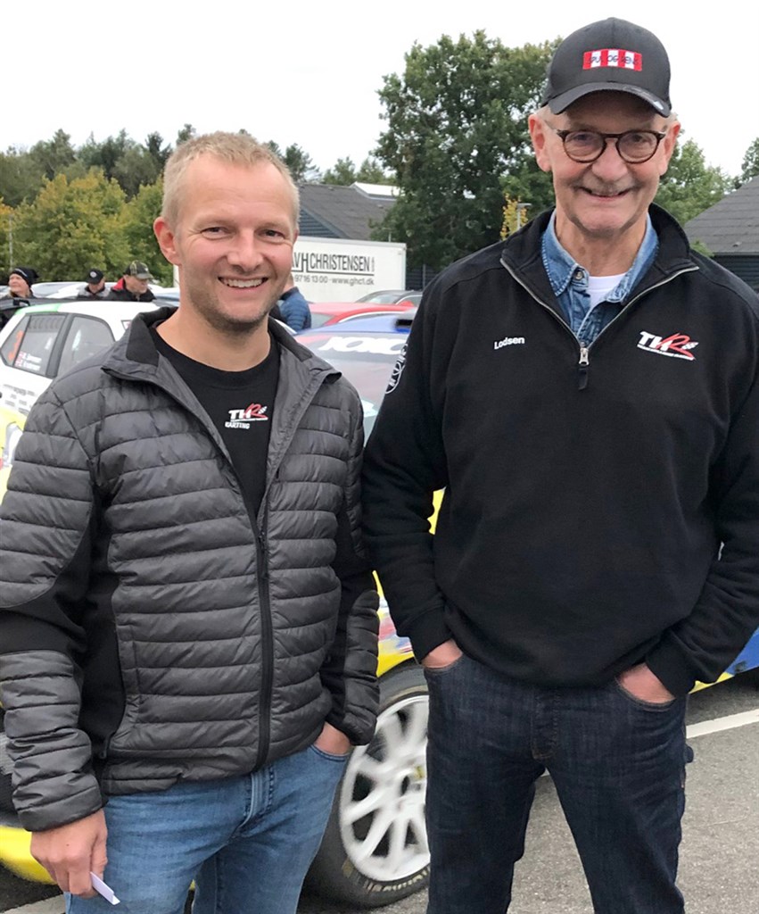 John Frederiksen og Thomas Holm Hansen smilende og tilfredse med endnu en andenplads efter dagens tætte opgør med Kim Boisen og Carsten Jensen.